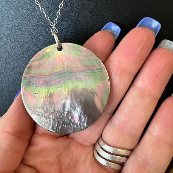 Rose Shell Pendant Necklace - Picture 6 of 7